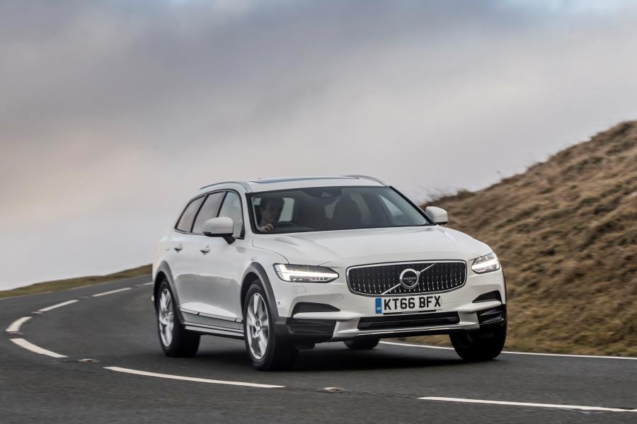 Volvo V90 D4 Cross Country (UK) '2017